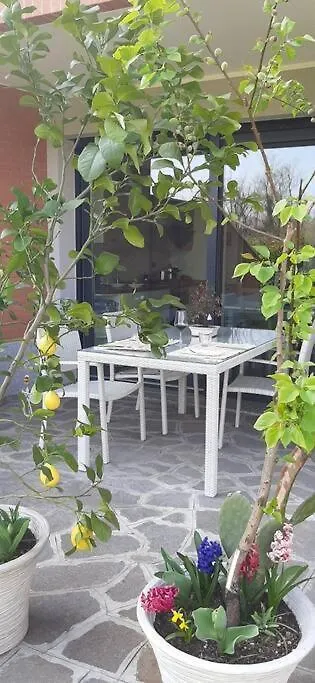 Luminoso Appartamento Con Giardino San Bovio Peschiera Borromeo Italia